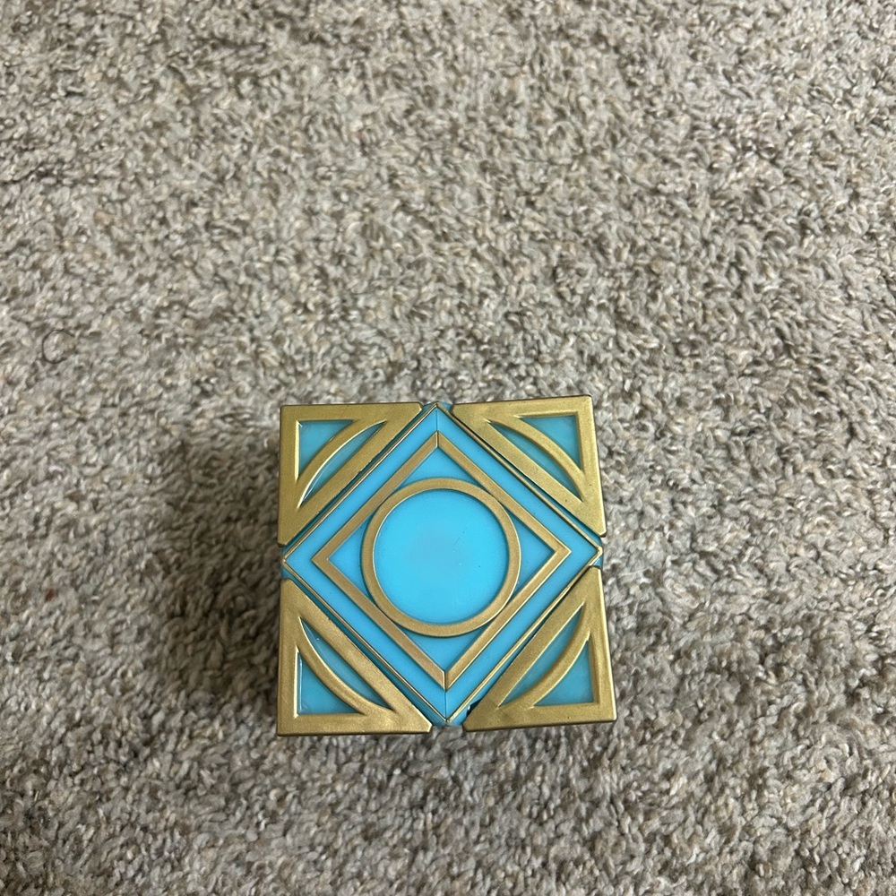 Disney Parks Star Wars Galaxy's Edge Jedi Holocron Original Blue Light Up Decor